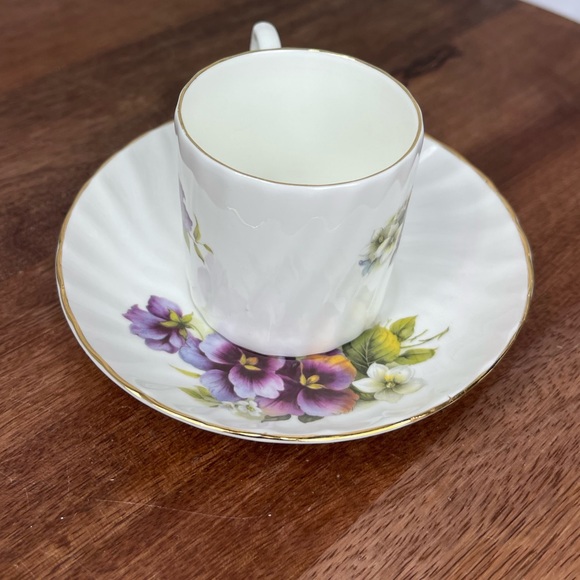 Allyn Nelson Collection fine bone China made in England. - Picture 9 of 13